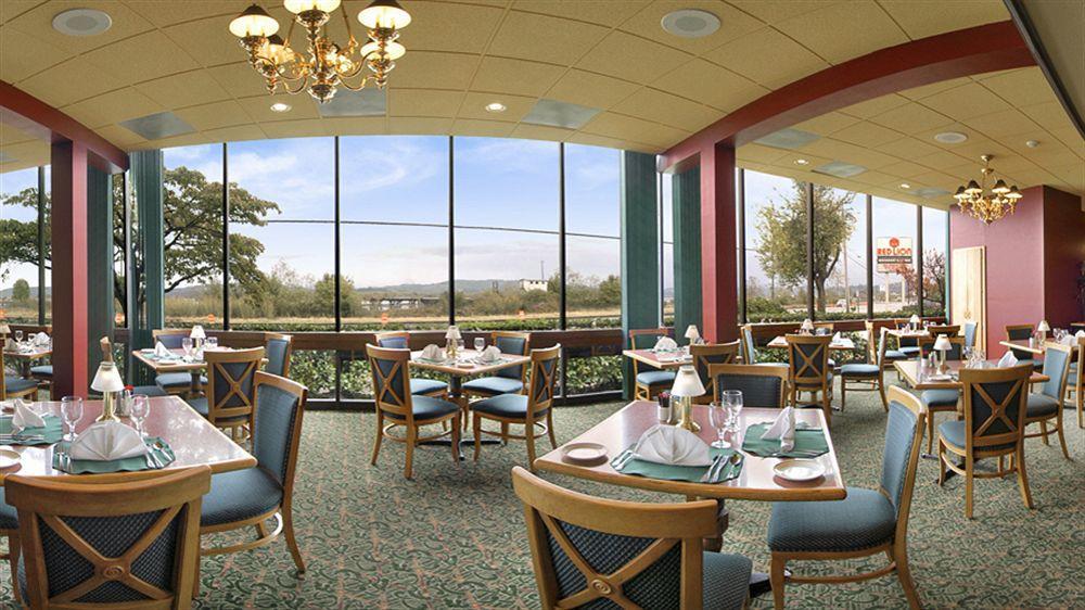 Red Lion Hotel Кус-Бей Екстер'єр фото