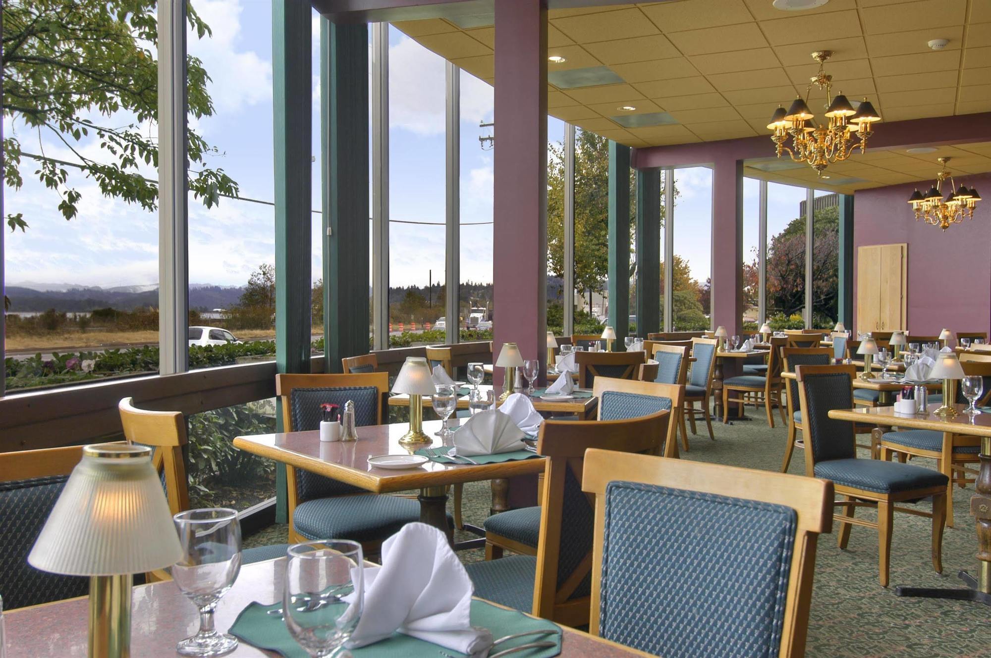 Red Lion Hotel Кус-Бей Ресторан фото